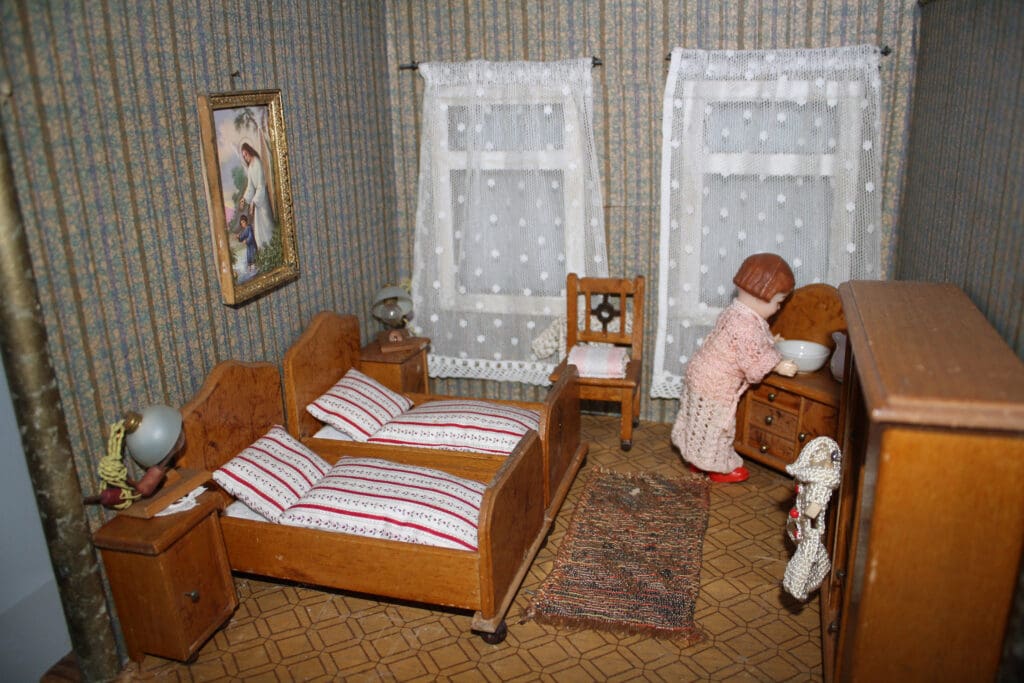 Schlafzimmer einer Puppenstube