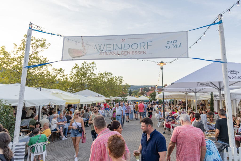 Weindorf beim Wurstmarkt