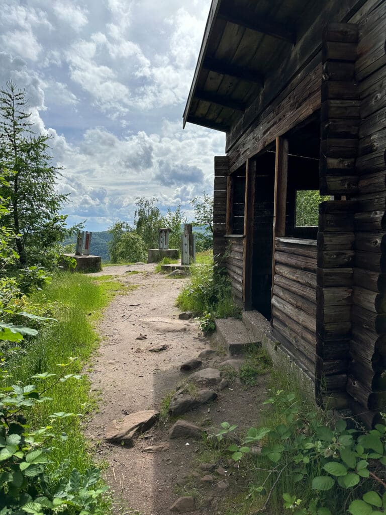 Hütte am Kirschfelsen